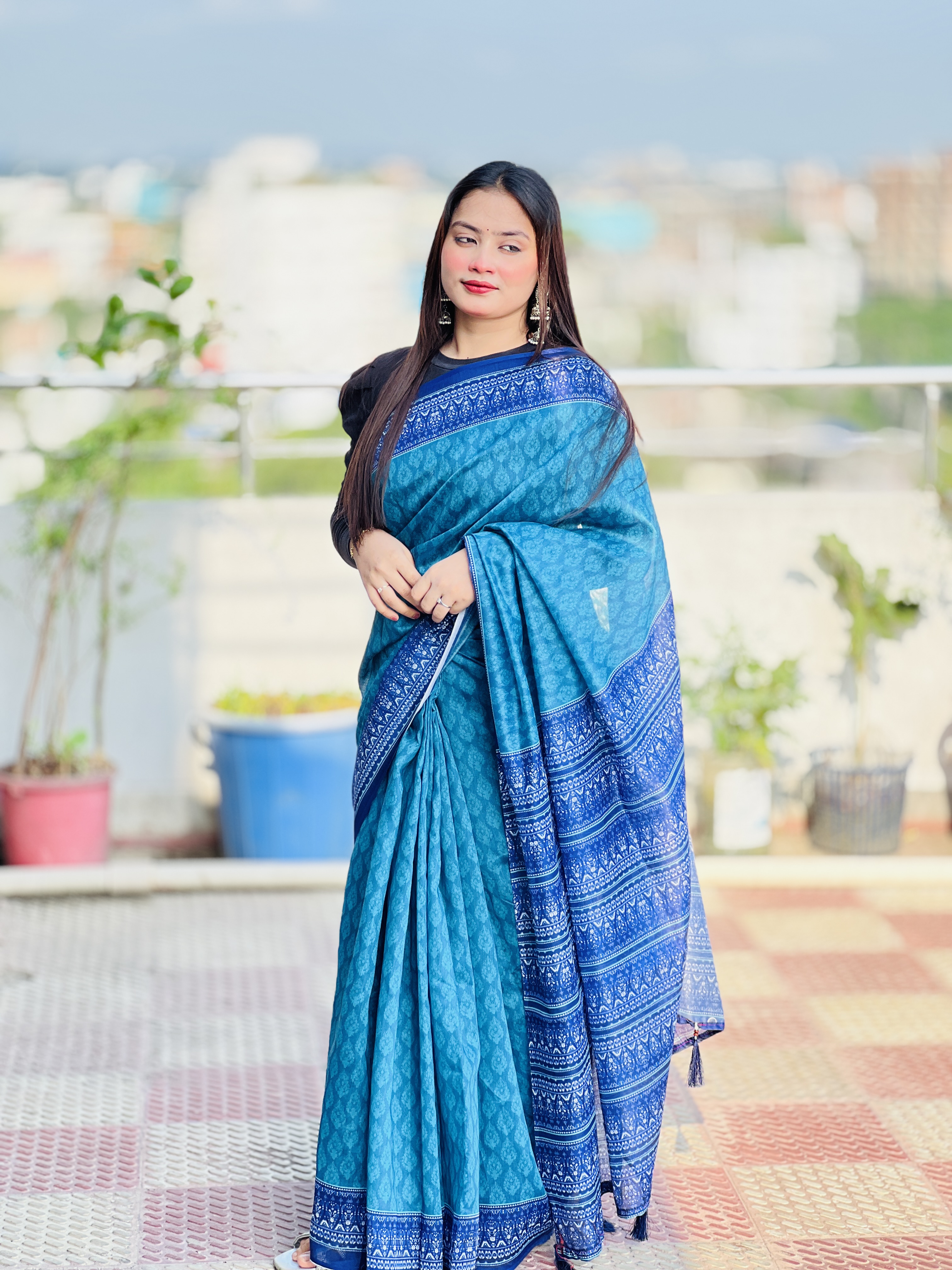 নীল শাড়ি