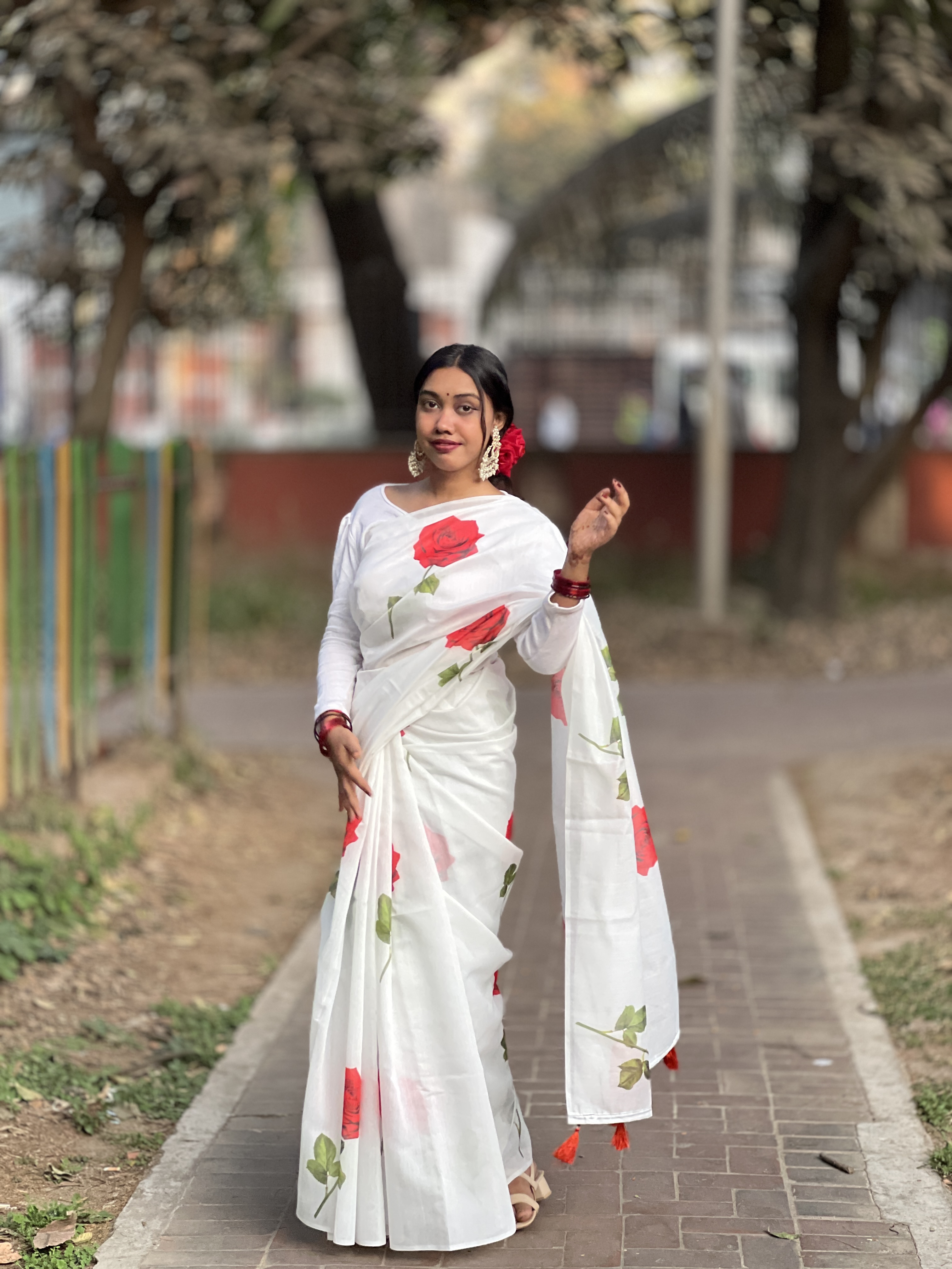 রক্তগোলাপ এলিগ্যান্ট শাড়ি